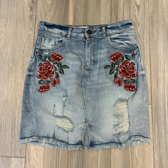 Denim mini skirt size medium - Picture 1 of 7
